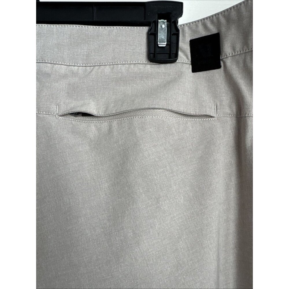 Vuori Aim Men's Chino Performance Shorts Tan Sz 38 8" Inseam Style V368 Beige - Picture 5 of 6